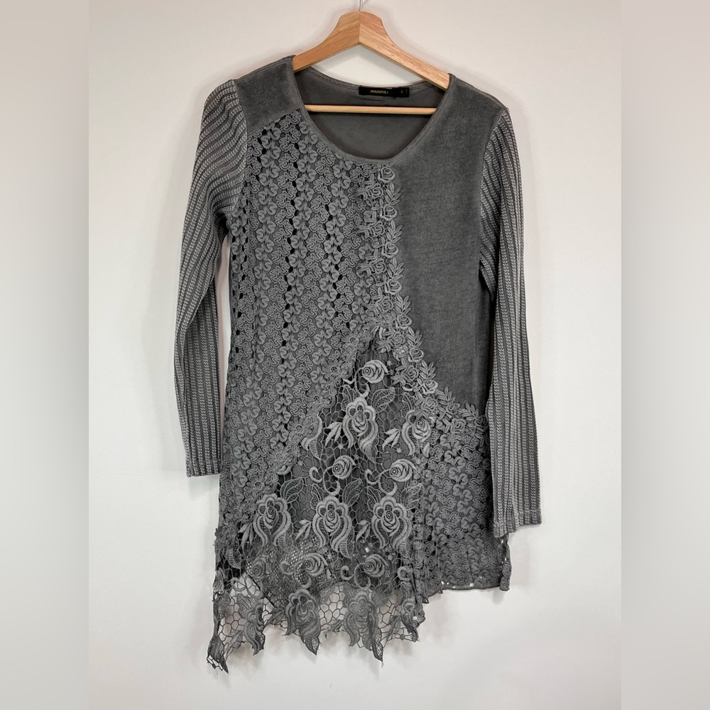 Radzoli Charcoal Knit with Lace Top EUC Size M